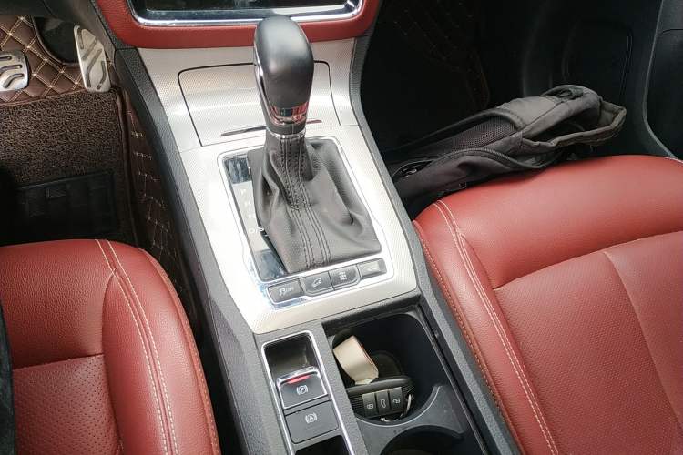 Used Roewe RX5 2016 30T Four-Wheel Drive Automatic Internet Smart Luxury Edition Gear Lever