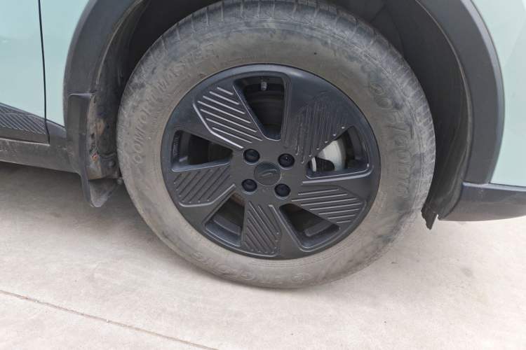 Used Geometry E Firefly 2022 401KM Lightning Tiger 4-Seater Right Front Wheel Hub