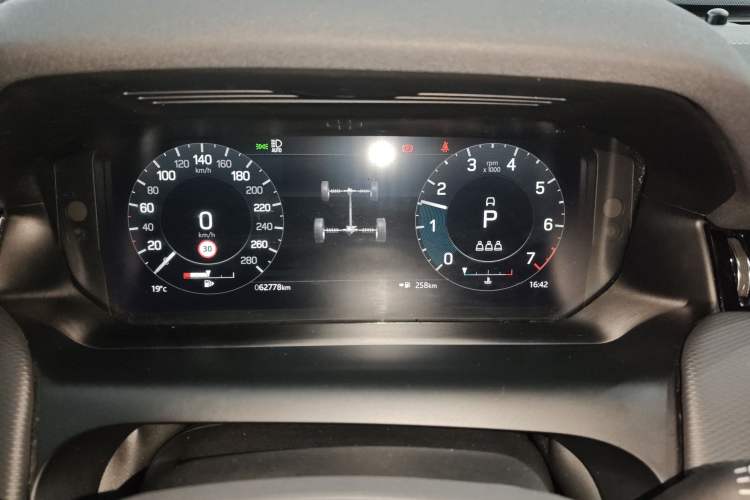 Used Land Rover Discovery Sport 2022 Restyled 249 PS R-Dynamic SE Performance Tech Edition 5 Seats Instrument Cluster