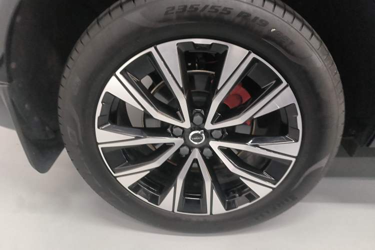 Used Volvo XC60 2024 B5 4x4 Smart Luxury Edition