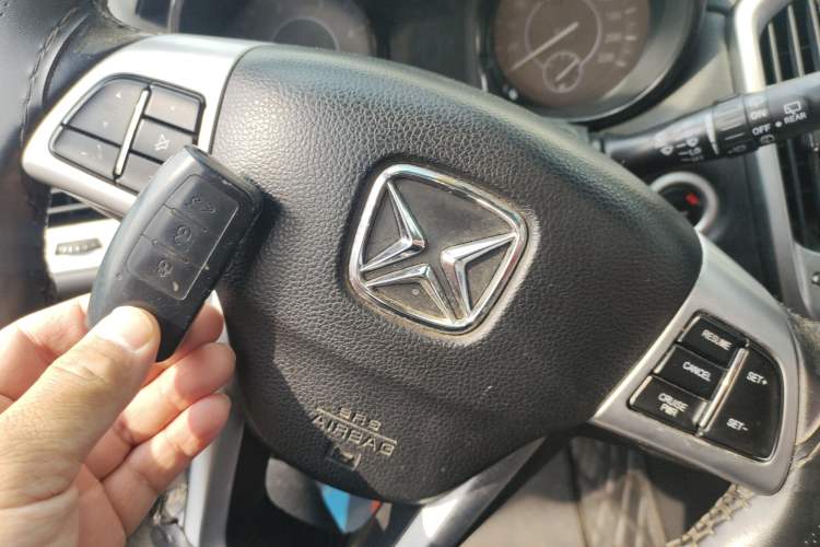 Used JMC Yusheng S350 2013 2.4T Automatic 2WD Diesel Luxury 7-Seater Vehicle Key