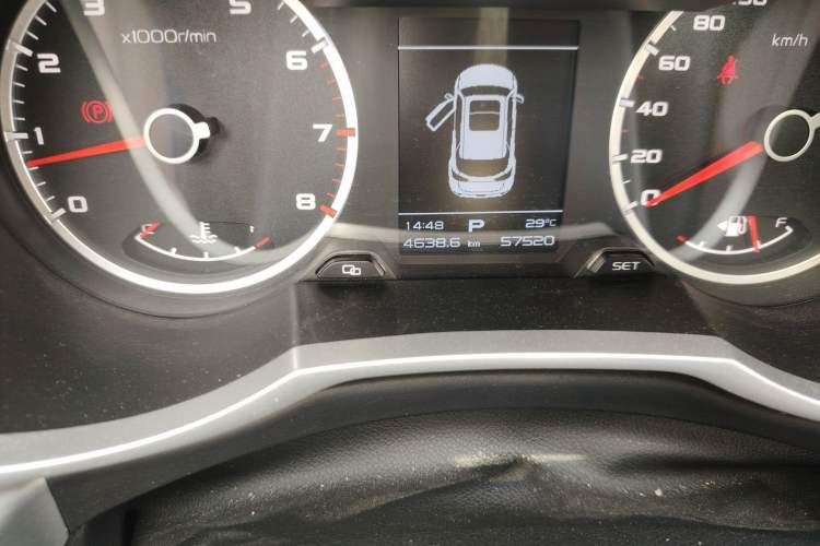 Used Geely Auto Emgrand X7 Sport 2016 1.8TD Automatic ZhiShang Model Odometer Close Up