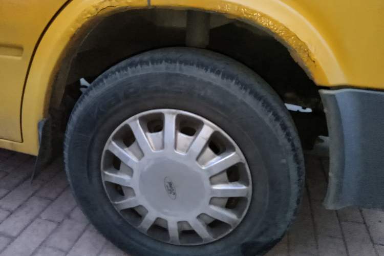 Used Ford Classic Transit 2013 2.8T Facelifted Diesel Van - Short Wheelbase Mid-Roof Model JX493ZLQ4 Right Front Wheel Hub