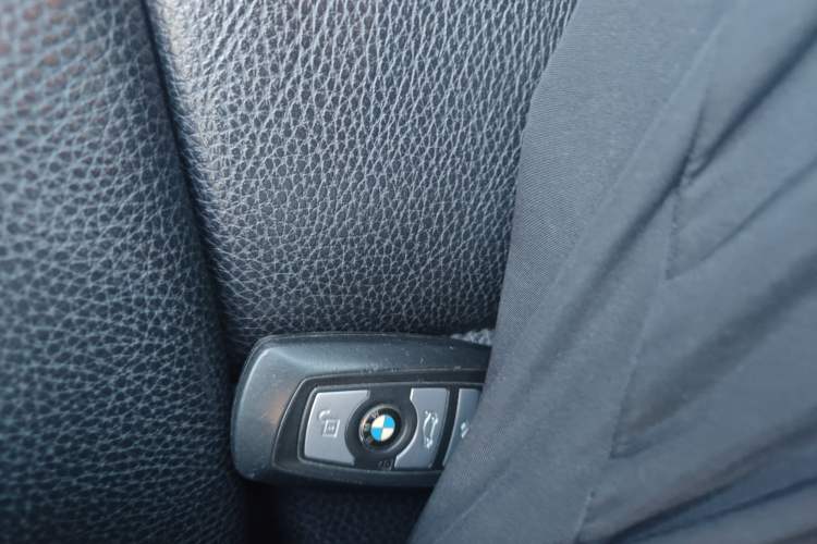 Used BMW 5 Series 2013 525Li Leading Model
