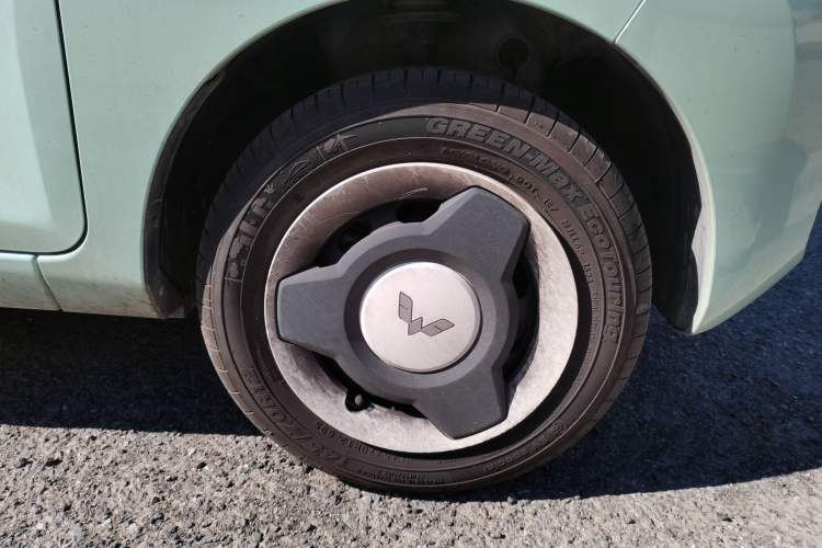 Used Wuling Hongguang MINIEV 2022 Macaron Premium Model – Lithium Iron Phosphate Right Front Wheel Hub