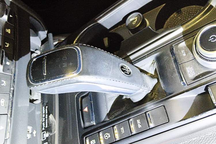 Used Maserati Ghibli 2022 2.0T GT Sharp Edition Gear Lever