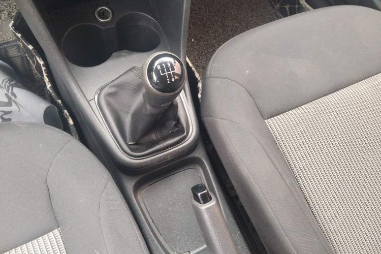 Used Volkswagen Polo 2016 1.4L Manual Fashion Model Gear Lever