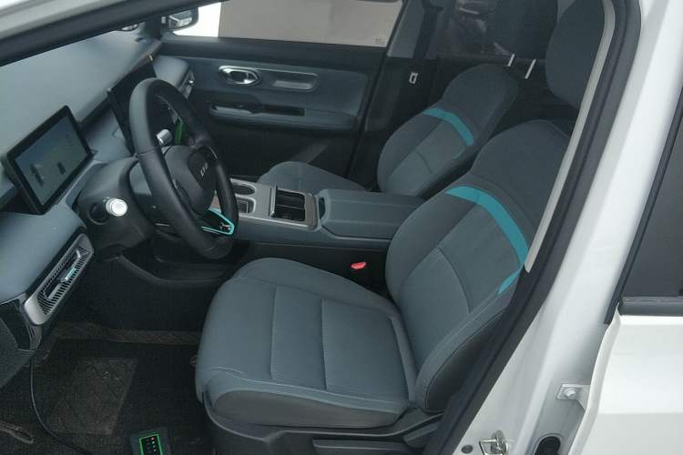 Used AION Y 2023 Plus 510 Enjoy Edition Left Front Seat