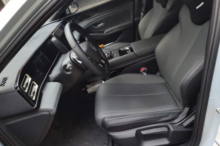 Used BYD Qin L 2025 DM-i Smart Drive 80KM Leading Model Left Front Seat