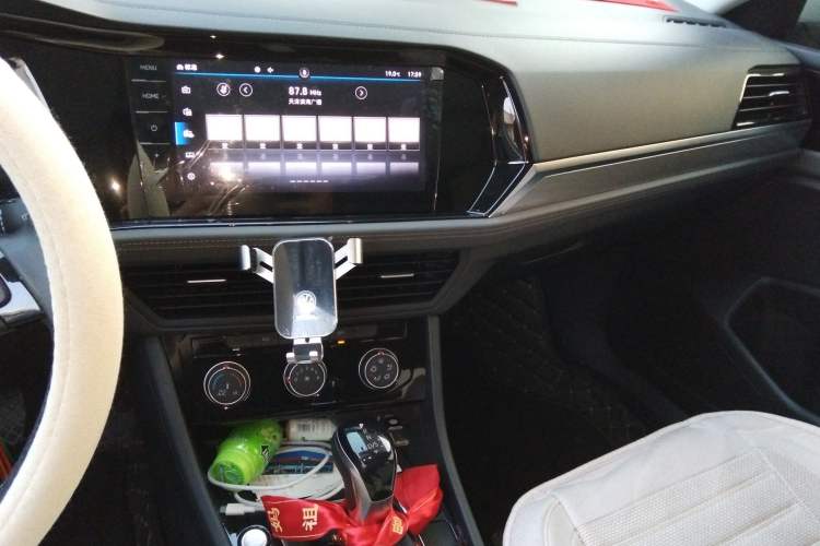 Used Volkswagen Sagitar 2022 280TSI DSG Excellence Edition Audio And AC Panel