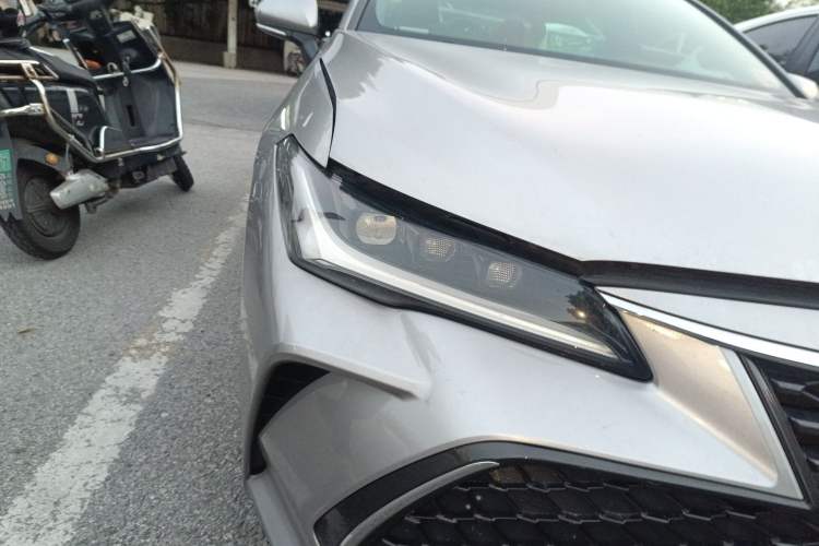 Used Toyota Avalon 2022 2.5L Luxury Edition Right Front Headlight