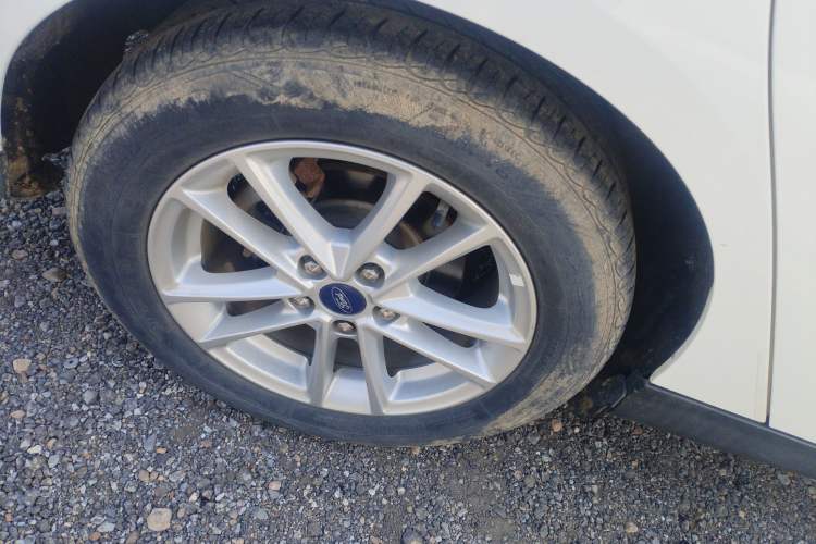 Used Ford Focus 2017 Sedan 1.6L Manual Fashion Edition Smart Drive Version
