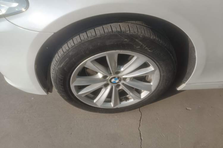 Used BMW 5 Series 2014 520Li Elegant Model
