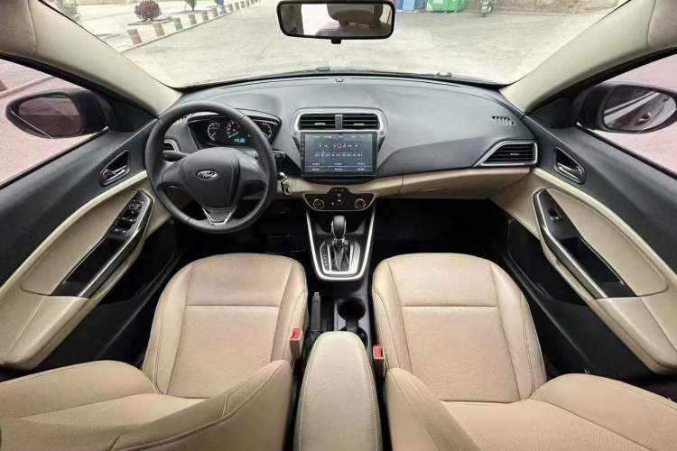 Used Ford Escort 2017 Revised Version 1.5L Automatic Comfort Edition Center Console