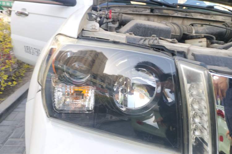 Used Zxauto Grandtiger 2016 2.4L Australian-Version Gasoline Two-Wheel-Drive Elite Edition Right Front Headlight