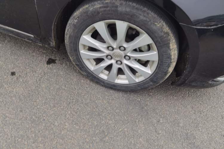 Used Buick LaCrosse 2013 2.4L SIDI Elite Comfort Version Right Front Wheel Hub