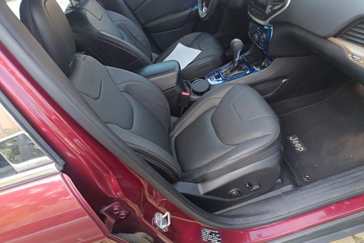 Used Jeep Cherokee 2016 2.4L Leading Edition
