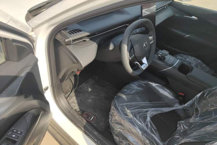 Used CHANGAN Eado 2025 Blue Whale 1.5T 500Bar Prestige Model
