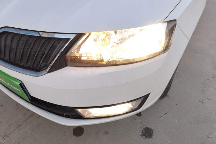 Used Skoda Rapid 2015 1.6L Manual Smart Selection Model