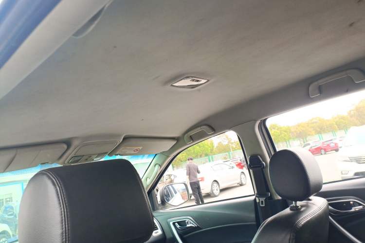 Used JMC Yusheng S350 2013 2.4T Automatic 2WD Diesel Luxury Edition 5 Seats Headliner