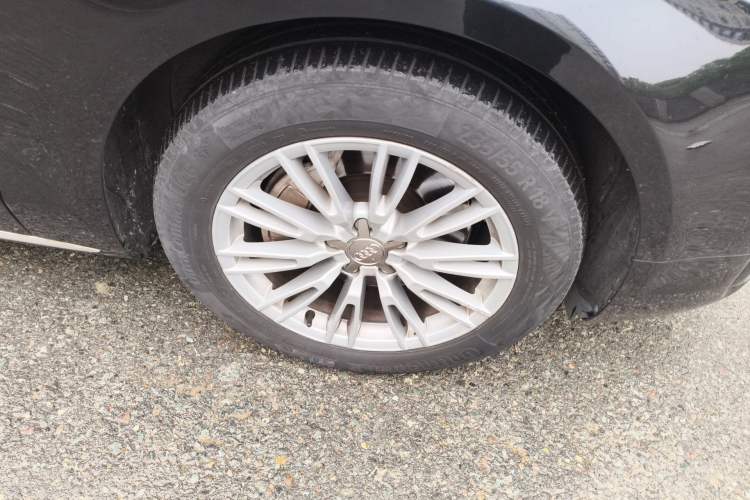 Used Audi A8 2014 A8L 45 TFSI quattro Comfort model Right Front Wheel Hub