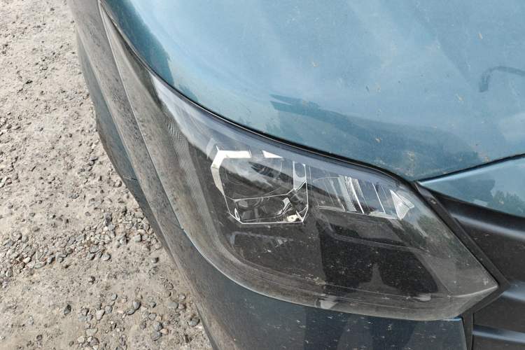 Used Foton Hi-VAN 2024 2.0T Manual Long-Wheelbase Mid-Top Rear Single Tire 5/6/7/9-Seater Right Front Headlight