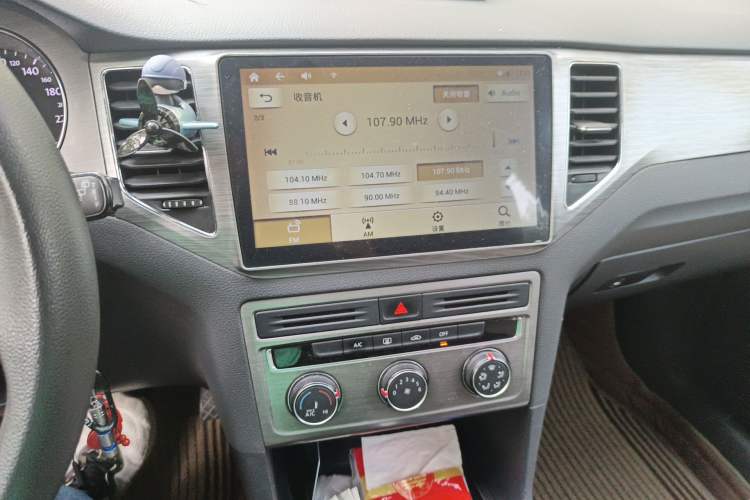 Used Volkswagen Golf Sportsvan 2016 1.6L Automatic Comfort Model Audio And AC Panel