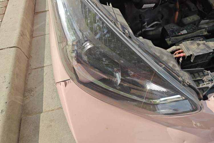 Used Chery QQ Little Ant 2022 Sweet Pink Edition Half-Sugar Version Lithium Iron Phosphate 29.2 kWh 30 kW 301 km Right Front Headlight