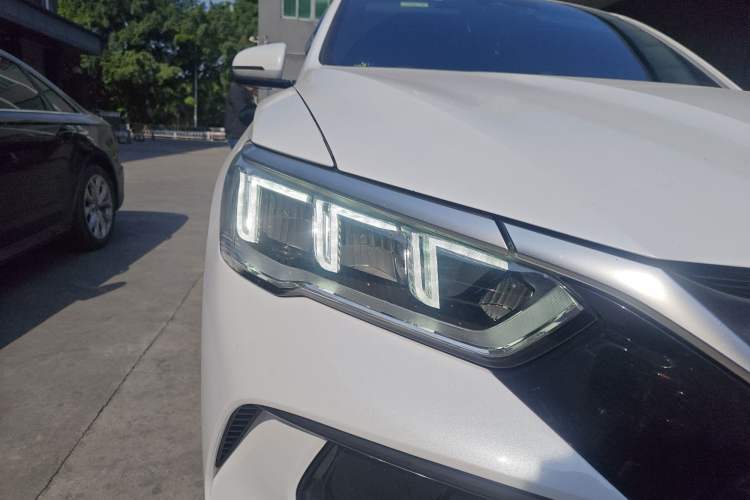 Used BYD Song Pro New Energy 2023 Champion Edition DM-i 71KM Beyond Model Right Front Headlight