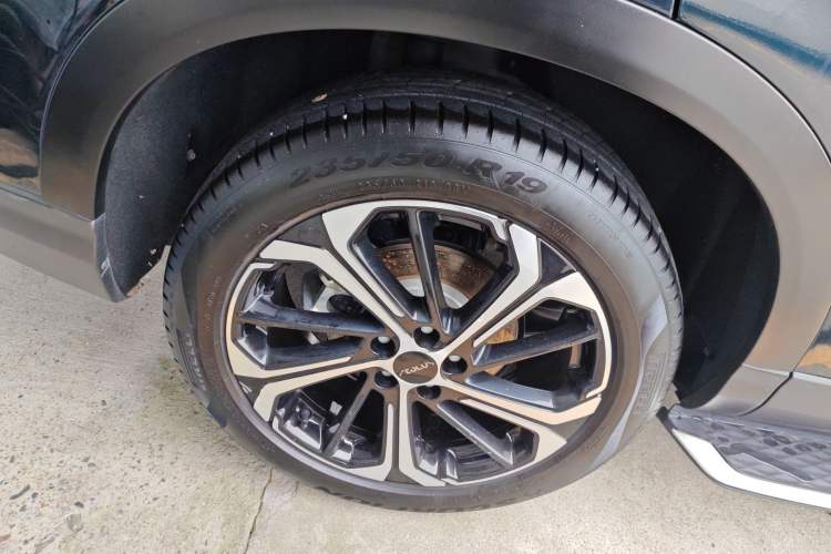 Used Dongfeng Aeolus Huge 2022 Mach Dual-Motor 1.5T MHD Dare-to-Dream Edition