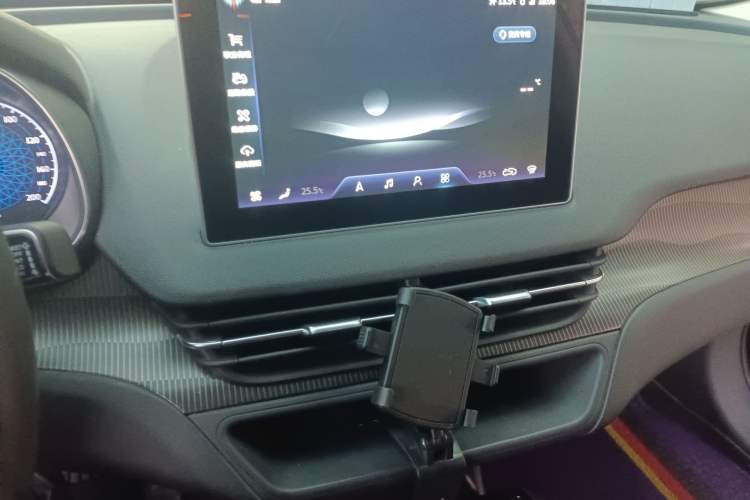 Used Hongqi E-QM5 2022 431 km Charge & Enjoy Edition Audio And AC Panel