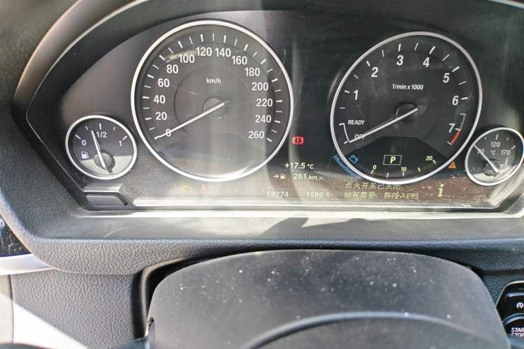 Used BMW 3 Series 2018 320Li Fashion Model Odometer Close Up