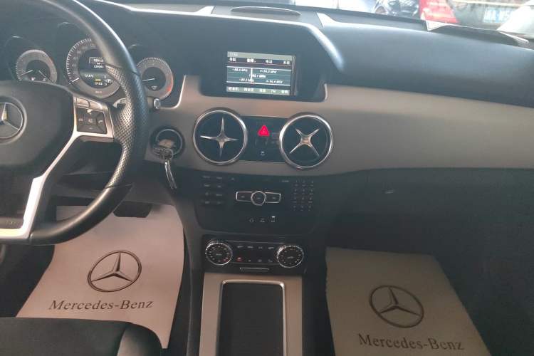 Used Mercedes-Benz GLK-Class 2015 GLK 260 4MATIC Dynamic Edition Ultimate Version Audio And AC Panel