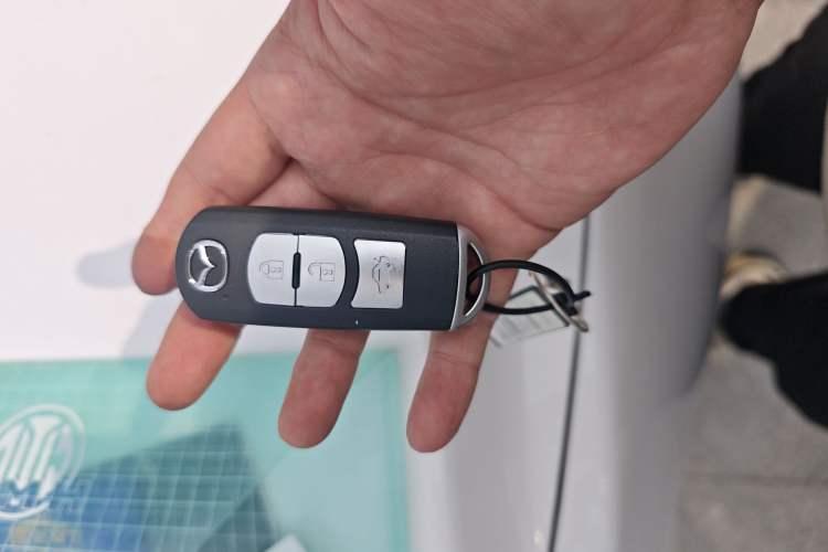 Used Mazda Mazda 3 Axela 2014 Sedan 1.5L Automatic Luxury Model