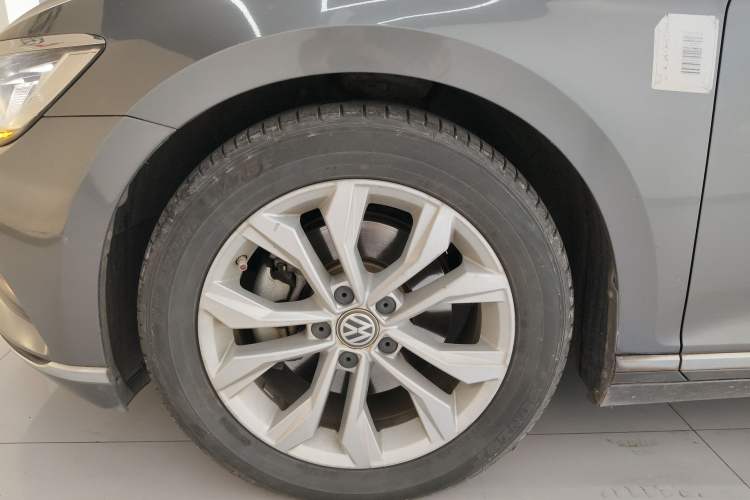 Used Volkswagen Magotan 2017 380TSI DSG Luxury Model Left Front Wheel Hub