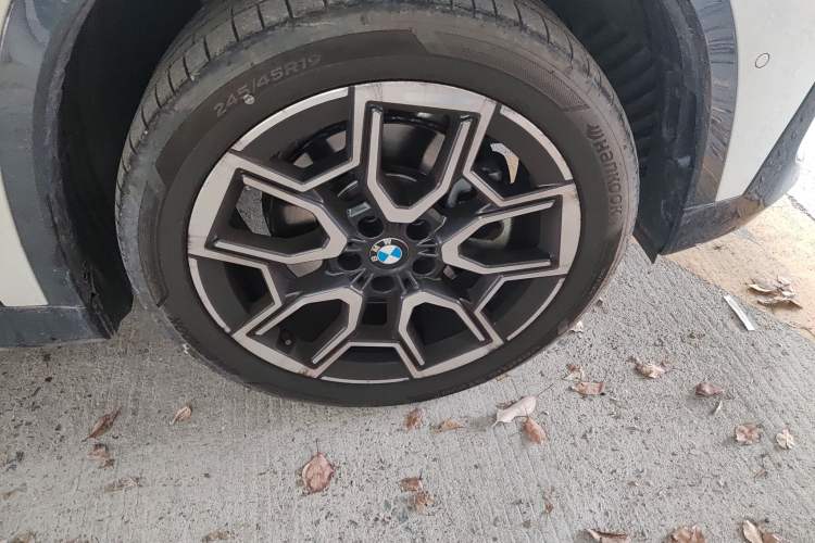 Used BMW X1 2024 sDrive25Li X Design Package Right Front Wheel Hub