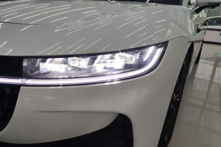 Used VOYAH PASSION 2024 PHEV Four-Wheel Drive Ultra-Long Range Flagship Model Left Front Headlight