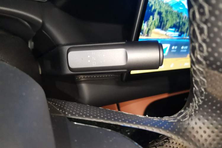 Used AION V 2024 Aion Tyrannosaurus 650 Smart Premium Edition Gear Lever