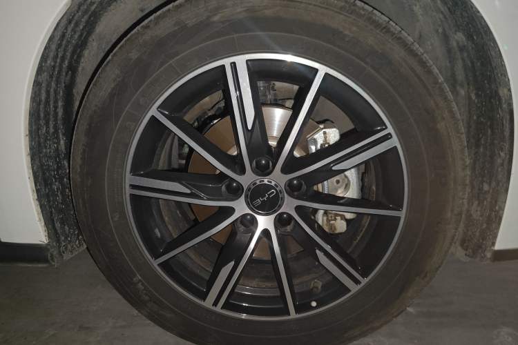 Used BYD Seal 06 New Energy 2024 DM-i 120KM Luxury Model Right Front Wheel Hub