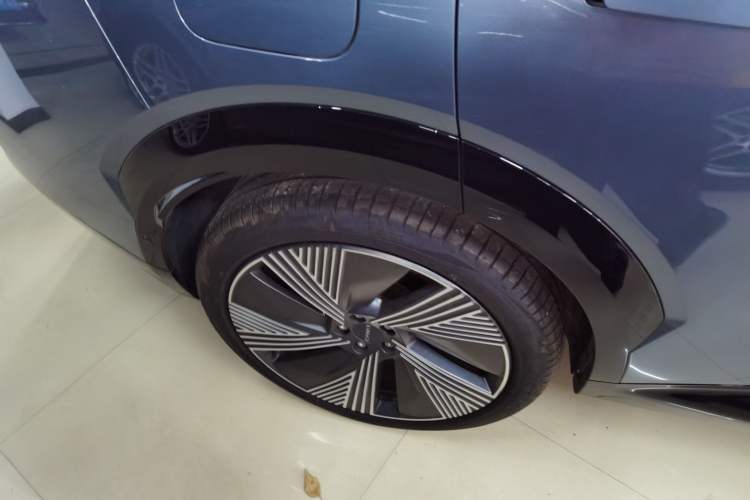 Used Lynk & Co 08 EM-P 2025 220 km All-Wheel-Drive Performance Halo