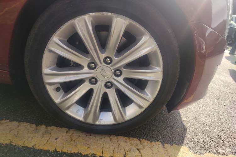 Used Cadillac ATS-L 2017 28T Tech Edition Right Front Wheel Hub