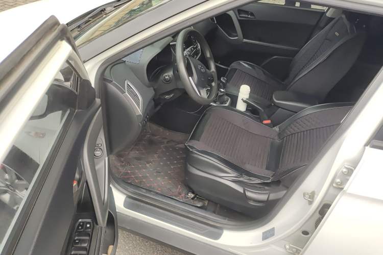 Used Hyundai ix25 2017 1.6L Manual Fashion Model