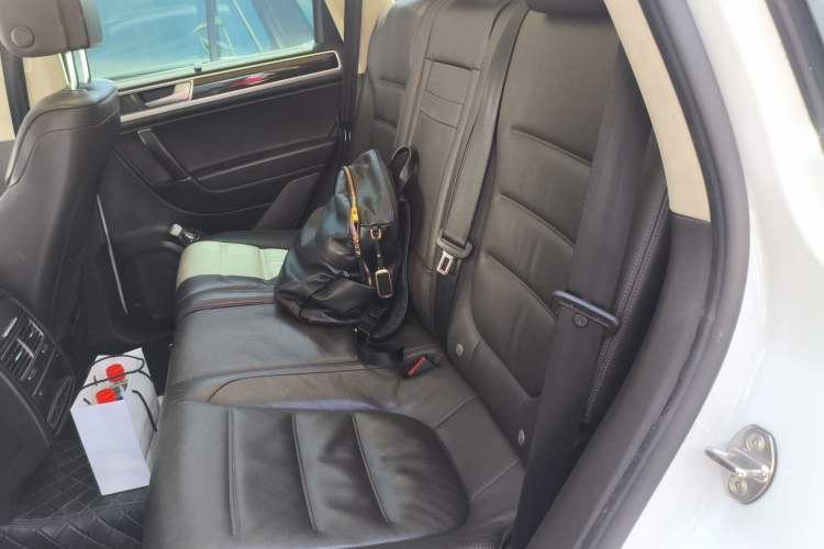 Used Volkswagen Touareg 2016 3.0 TSI High-End Version Left Rear Seat