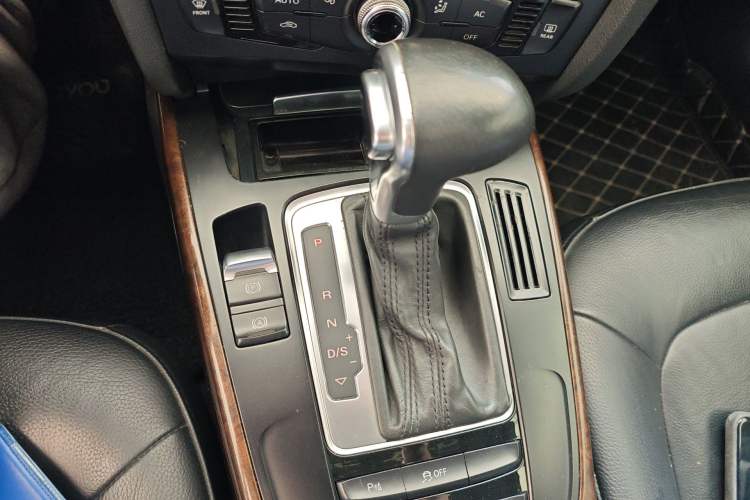 Used Audi A4L 2013 35 TFSI Automatic Standard Model Gear Lever