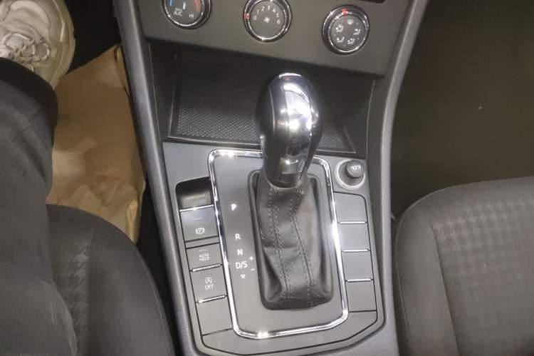 Used Volkswagen Bora 2020 1.5L Automatic Fashion Edition Gear Lever