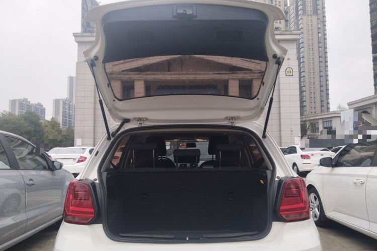 Used Volkswagen Polo 2016 1.4L Manual Fashion Model Trunk