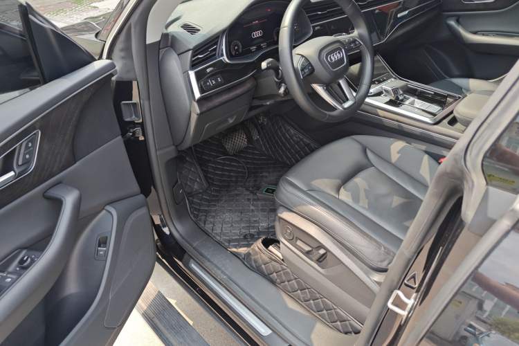 Used Audi Q8 2021 45 TFSI Luxury Prestige Edition Driver Seat