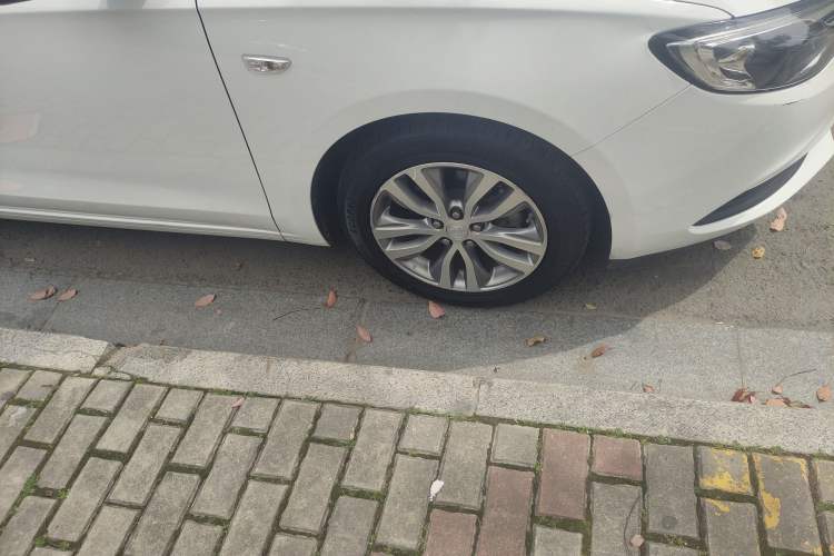 Used Buick GT 2021 1.3T Automatic Mild Hybrid Elite Version Right Front Wheel Hub