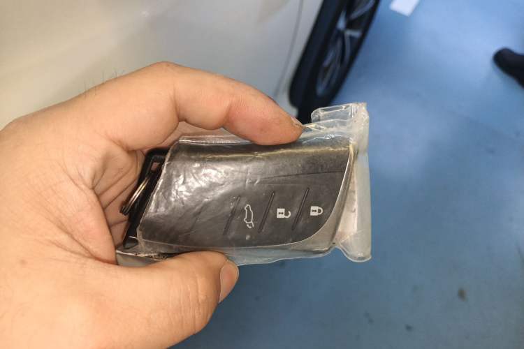 Used Lexus RZ 2023 450e All-Wheel-Drive Long-Range Version Interior 1