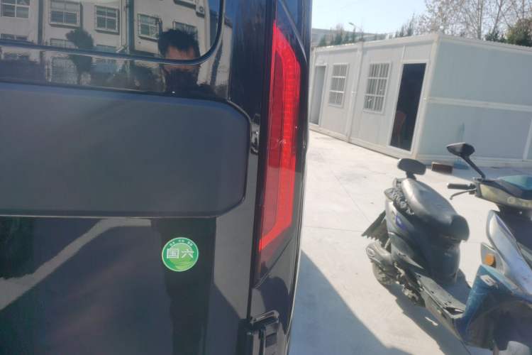 Used Sinotruk Pioneer V 2024 Multi-Function Version 2.0T Automatic Short Wheelbase Low Roof